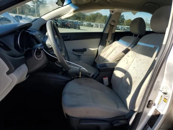 ✅ 2012 Kia Forte LX • VIN: KNAFT4A2XC5583948 • Лот: 89551285. Опубликован ранее на Copart с пробегом 270 318 миль. Бесплатный доступ к архиву аукционных продаж из США и подробный отчёт об истории автомобиля на DreamBid. Изображение 7.