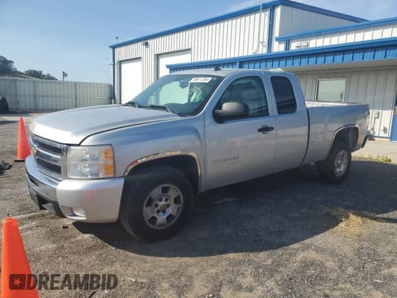 ✅ 2011 Chevrolet Silverado 1500 LT • VIN: 1GCRCSE00BZ313373 • Lot: 69677284. Listed on Copart with 179,892 mi. Free auction sales archive from the USA and detailed vehicle history report at DreamBid. Image 1.