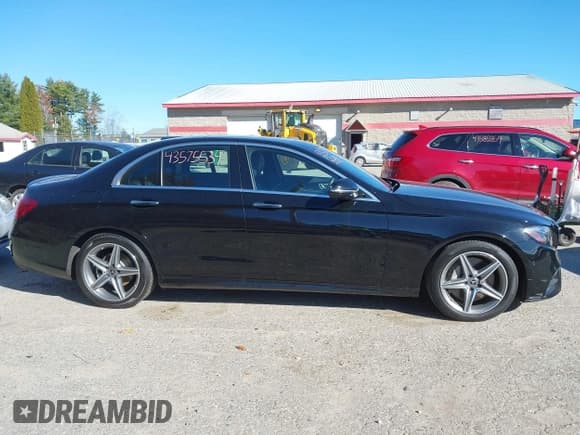 ✅ 2018 Mercedes-Benz E 300 • VIN: WDDZF4KB5JA341262 • Lot: 43575534. Wystawiony na IAAI z przebiegiem 32 316 mil. Bezpłatny archiwum sprzedaży aukcyjnych z USA i szczegółowy raport historii pojazdu na DreamBid. Zdjęcie 13.