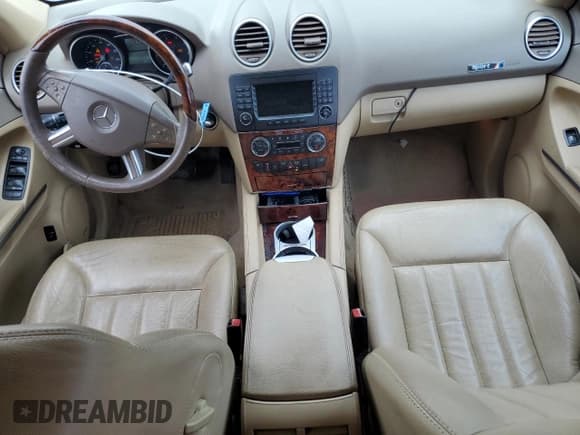 ✅ 2008 Mercedes-Benz M 550 • VIN: 4JGBB72E98A318852 • Лот: 62347785. Опубликован ранее на Copart с пробегом 153 619 миль. Бесплатный доступ к архиву аукционных продаж из США и подробный отчёт об истории автомобиля на DreamBid. Изображение 8.