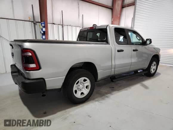 2023 Ram 1500 Tradesman z VIN 1C6RRFCG4PN615468, wystawiony jako Copart lot #89879455 z przebiegiem 12 054 mil mil oraz Czysty tytuł • Clean title. Historia ofert i sprzedaży dostępna na DreamBid. Obrazek 3.