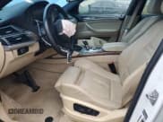 ✅ 2012 BMW X6 35i • VIN: 5UXFG2C52CL779105 • Lot: 84900895. Wystawiony na Copart z przebiegiem Nie podano. Bezpłatny archiwum sprzedaży aukcyjnych z USA i szczegółowy raport historii pojazdu na DreamBid. Zdjęcie 7.