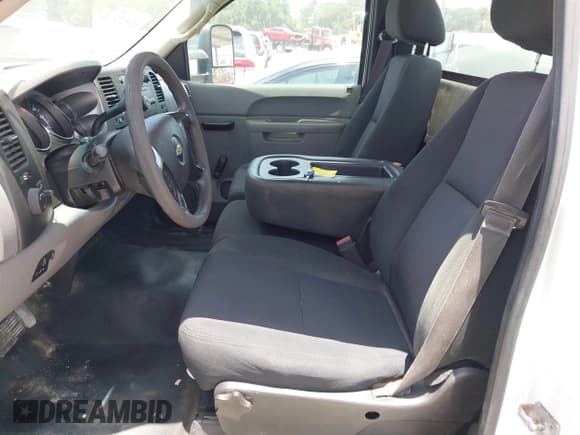 ✅ 2014 Chevrolet Silverado 2500HD Work Truck • VIN: 1GB0CVCG6EF132038 • Lot: 42552725. Wystawiony na IAAI z przebiegiem 251 569 mil. Bezpłatny archiwum sprzedaży aukcyjnych z USA i szczegółowy raport historii pojazdu na DreamBid. Zdjęcie 8.