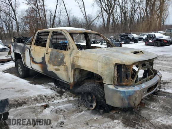 ✅ 2017 Chevrolet Silverado 2500HD Work Truck • VIN: 1GC1KUEY4HF195632 • Lot: 44781235. Wystawiony na Copart z przebiegiem Nie podano. Bezpłatny archiwum sprzedaży aukcyjnych z USA i szczegółowy raport historii pojazdu na DreamBid. Zdjęcie 4.