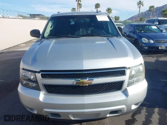 ✅ 2010 Chevrolet Suburban LS • VIN: 1GNUCHE02AR204383 • Lot: 41891591. Listed on IAAI with 177,584 mi. Free auction sales archive from the USA and detailed vehicle history report at DreamBid. Image 12.
