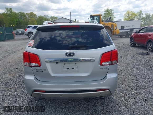 ✅ 2011 Kia Sorento SX • VIN: 5XYKWDA25BG098907 • Lot: 42191554. Wystawiony na IAAI z przebiegiem 171 585 mil. Bezpłatny archiwum sprzedaży aukcyjnych z USA i szczegółowy raport historii pojazdu na DreamBid. Zdjęcie 16.