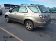 ✅ 2001 Lexus RX 300 • VIN: JTJHF10U910165733 • Lot: 43356064. Listed on IAAI with 300,451 mi. Free auction sales archive from the USA and detailed vehicle history report at DreamBid. Image 3.