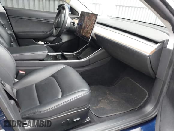 ✅ 2020 Tesla Model 3 Standard Range Plus • VIN: 5YJ3E1EAXLF661367 • Lot: 43453953. Wystawiony na IAAI z przebiegiem 57 173 mil. Bezpłatny archiwum sprzedaży aukcyjnych z USA i szczegółowy raport historii pojazdu na DreamBid. Zdjęcie 5.