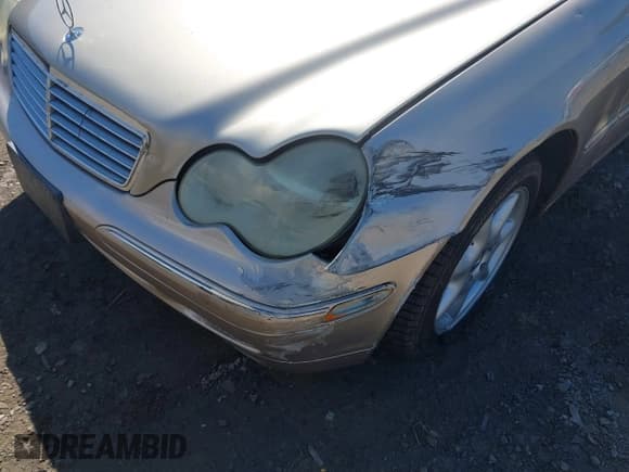 ✅ 2004 Mercedes-Benz C 240 • VIN: WDBRF81J54F456928 • Lot: 43049868. Wystawiony na IAAI z przebiegiem 108 872 mil. Bezpłatny archiwum sprzedaży aukcyjnych z USA i szczegółowy raport historii pojazdu na DreamBid. Zdjęcie 6.