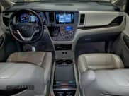 ✅ 2016 Toyota Sienna XLE • VIN: 5TDDK3DC3GS138415 • Lot: 93246565. Wystawiony na Copart z przebiegiem 178 693 mil. Bezpłatny archiwum sprzedaży aukcyjnych z USA i szczegółowy raport historii pojazdu na DreamBid. Zdjęcie 8.