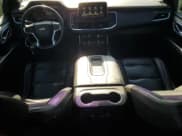 ✅ 2021 Chevrolet Suburban LT • VIN: 1GNSCCKDXMR133634 • Lot: 93568725. Wystawiony na Copart z przebiegiem 227 016 mil. Bezpłatny archiwum sprzedaży aukcyjnych z USA i szczegółowy raport historii pojazdu na DreamBid. Zdjęcie 8.