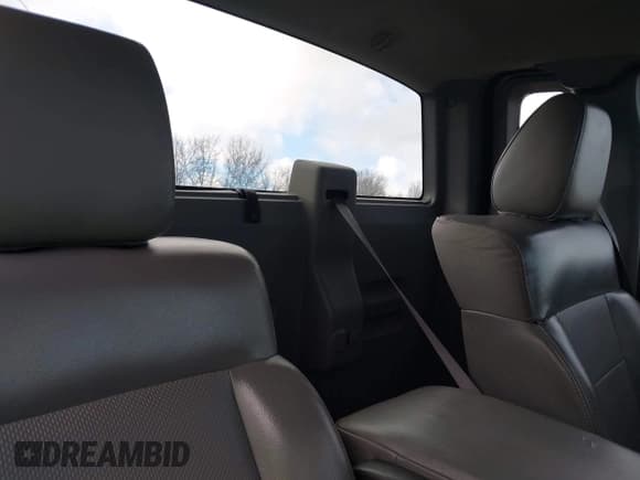 ✅ 2005 Ford F-150 XL • VIN: 1FTRF12255NB51355 • Lot: 43797826. Wystawiony na IAAI z przebiegiem 186 078 mil. Bezpłatny archiwum sprzedaży aukcyjnych z USA i szczegółowy raport historii pojazdu na DreamBid. Zdjęcie 8.