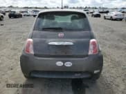 ✅ 2015 FIAT 500e • VIN: 3C3CFFGE1FT685481 • Lot: 81883605. Wystawiony na Copart z przebiegiem 92 275 mil. Bezpłatny archiwum sprzedaży aukcyjnych z USA i szczegółowy raport historii pojazdu na DreamBid. Zdjęcie 6.