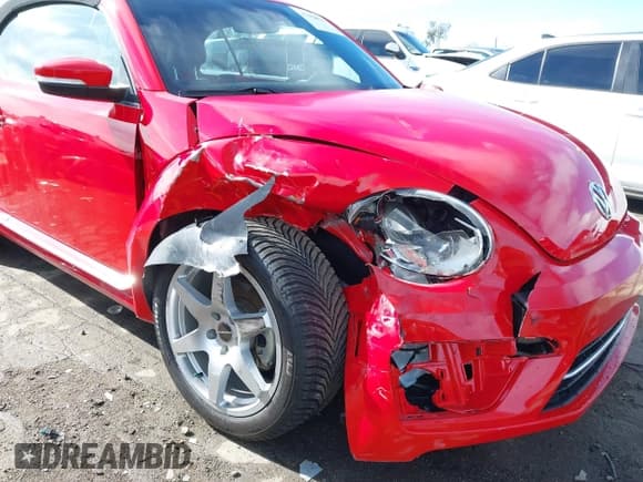 ✅ 2019 Volkswagen Beetle S • VIN: 3VW5DAAT9KM506464 • Lot: 41382376. Wystawiony na IAAI z przebiegiem 24 992 mil. Bezpłatny archiwum sprzedaży aukcyjnych z USA i szczegółowy raport historii pojazdu na DreamBid. Zdjęcie 6.