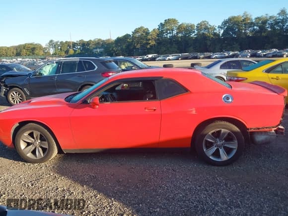 ✅ 2019 Dodge Challenger SXT • VIN: 2C3CDZAG1KH534631 • Lot: 43322768. Wystawiony na IAAI z przebiegiem 98 602 mil. Bezpłatny archiwum sprzedaży aukcyjnych z USA i szczegółowy raport historii pojazdu na DreamBid. Zdjęcie 14.
