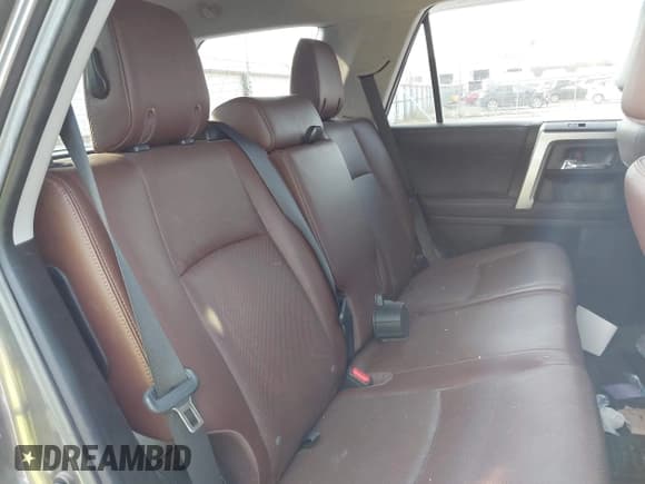 ✅ 2020 Toyota 4Runner SR5 Premium • VIN: JTEBU5JR1L5782044 • Lot: 43218551. Wystawiony na IAAI z przebiegiem 114 688 mil. Bezpłatny archiwum sprzedaży aukcyjnych z USA i szczegółowy raport historii pojazdu na DreamBid. Zdjęcie 8.