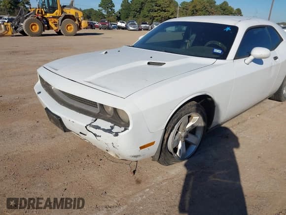 ✅ 2011 Dodge Challenger • VIN: 2B3CJ4DG6BH581755 • Lot: 43572705. Wystawiony na IAAI z przebiegiem Nie podano. Bezpłatny archiwum sprzedaży aukcyjnych z USA i szczegółowy raport historii pojazdu na DreamBid. Zdjęcie 6.