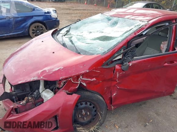 ✅ 2013 Ford Fiesta SE • VIN: 3FADP4BJ1DM203756 • Lot: 43583981. Wystawiony na IAAI z przebiegiem 228 539 mil. Bezpłatny archiwum sprzedaży aukcyjnych z USA i szczegółowy raport historii pojazdu na DreamBid. Zdjęcie 6.