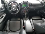 ✅ 2017 MINI Clubman Cooper S • VIN: WMWLN9C31H2E50152 • Lot: 90097225. Wystawiony na Copart z przebiegiem 92 135 mil. Bezpłatny archiwum sprzedaży aukcyjnych z USA i szczegółowy raport historii pojazdu na DreamBid. Zdjęcie 8.