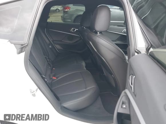 ✅ 2021 BMW 2 Series 228i • VIN: WBA53AK02M7J43610 • Lot: 43704080. Wystawiony na IAAI z przebiegiem 58 787 mil. Bezpłatny archiwum sprzedaży aukcyjnych z USA i szczegółowy raport historii pojazdu na DreamBid. Zdjęcie 8.