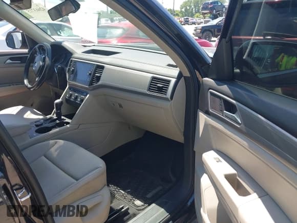 ✅ 2018 Volkswagen Atlas SE • VIN: 1V2KR2CA4JC519792 • Lot: 42663715. Wystawiony na IAAI z przebiegiem 124 682 mil. Bezpłatny archiwum sprzedaży aukcyjnych z USA i szczegółowy raport historii pojazdu na DreamBid. Zdjęcie 5.