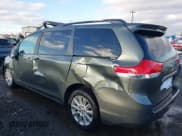 ✅ 2013 Toyota Sienna XLE • VIN: 5TDDK3DC8DS060399 • Lot: 43742313. Wystawiony na IAAI z przebiegiem 196 722 mil. Bezpłatny archiwum sprzedaży aukcyjnych z USA i szczegółowy raport historii pojazdu na DreamBid. Zdjęcie 3.