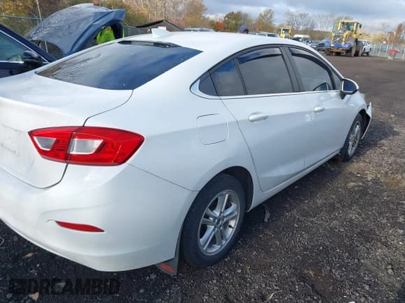 ✅ 2017 Chevrolet Cruze LT • VIN: 1G1BE5SM8H7281628 • Lot: 43505703. Listed on IAAI with 90,462 mi. Free auction sales archive from the USA and detailed vehicle history report at DreamBid. Image 4.