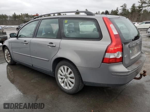 ✅ 2005 Volvo V50 • VIN: YV1MW390752049559 • Lot: 87244364. Listed on Copart with 127,789 mi. Free auction sales archive from the USA and detailed vehicle history report at DreamBid. Image 2.