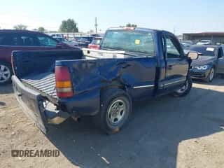 2001 Chevrolet Silverado 1500 z VIN 1GCEC14W01Z224545, wystawiony jako IAAI lot #43474128 z przebiegiem Nie podano mil oraz . Historia ofert i sprzedaży dostępna na DreamBid. Obrazek 4.