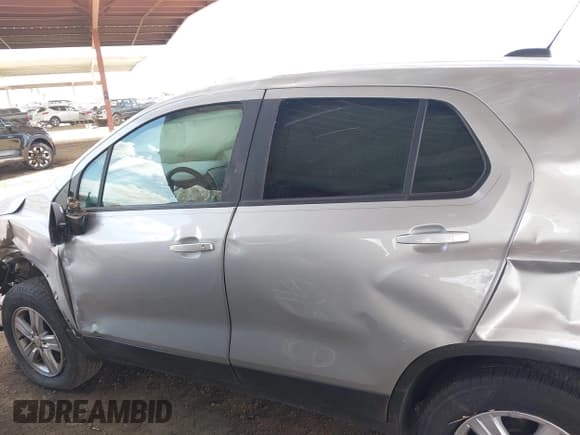 ✅ 2020 Chevrolet Trax LS • VIN: 3GNCJNSB3LL109850 • Lot: 42045580. Listed on IAAI with 46,890 mi. Free auction sales archive from the USA and detailed vehicle history report at DreamBid. Image 14.