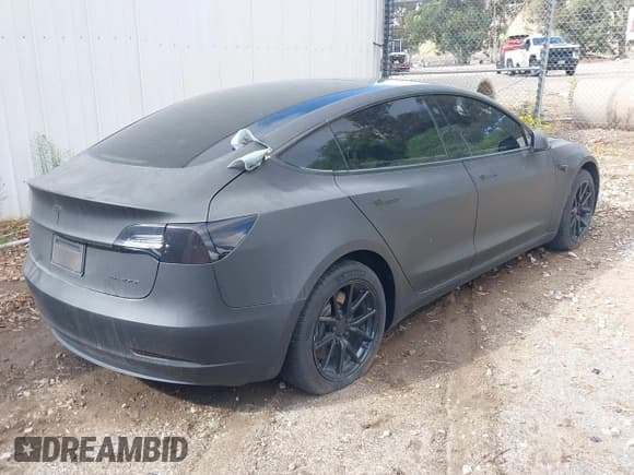 ✅ 2019 Tesla Model 3 Long Range • VIN: 5YJ3E1EB4KF384982 • Lot: 43300147. Wystawiony na IAAI z przebiegiem 67 472 mil. Bezpłatny archiwum sprzedaży aukcyjnych z USA i szczegółowy raport historii pojazdu na DreamBid. Zdjęcie 4.