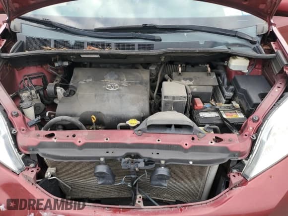 ✅ 2011 Toyota Sienna XLE • VIN: 5TDYK3DC8BS136489 • Лот: 85425445. Опубликован ранее на Copart с пробегом 211 178 миль. Бесплатный доступ к архиву аукционных продаж из США и подробный отчёт об истории автомобиля на DreamBid. Изображение 12.