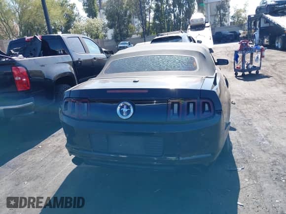 2014 Ford Mustang V6 с VIN 1ZVBP8EM7E5302357, выставлен на аукционе IAAI как лот 42639709 с пробегом 81 680 миль миль и . История ставок и продаж доступна на DreamBid. Изображение 16.