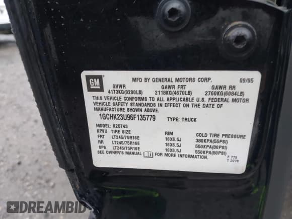 ✅ 2006 Chevrolet Silverado 2500HD LT3 • VIN: 1GCHK23U96F135779 • Lot: 43832475. Wystawiony na IAAI z przebiegiem Nie podano. Bezpłatny archiwum sprzedaży aukcyjnych z USA i szczegółowy raport historii pojazdu na DreamBid. Zdjęcie 9.