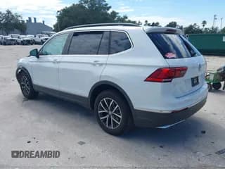 ✅ 2020 Volkswagen Tiguan SE • VIN: 3VV2B7AX6LM065218 • Lot: 43050737. Wystawiony na IAAI z przebiegiem 82 189 mil. Bezpłatny archiwum sprzedaży aukcyjnych z USA i szczegółowy raport historii pojazdu na DreamBid. Zdjęcie 3.
