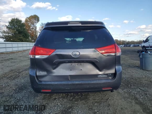 ✅ 2011 Toyota Sienna LE • VIN: 5TDKK3DC8BS012048 • Lot: 90010035. Wystawiony na Copart z przebiegiem Nie podano. Bezpłatny archiwum sprzedaży aukcyjnych z USA i szczegółowy raport historii pojazdu na DreamBid. Zdjęcie 6.