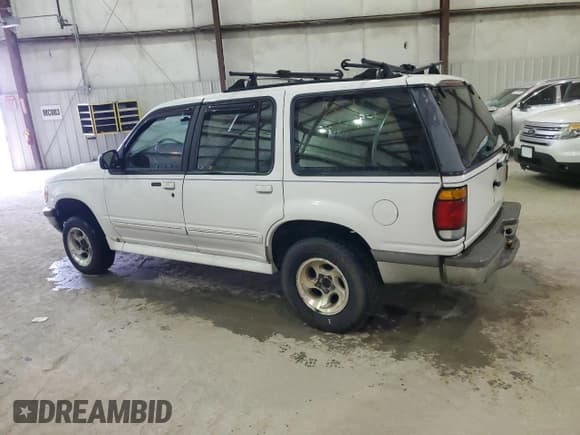 ✅ 1995 Ford Explorer Eddie Bauer • VIN: 1FMDU34X8SUA46374 • Lot: 43760355. Listed on Copart with 157,174 mi. Free auction sales archive from the USA and detailed vehicle history report at DreamBid. Image 2.