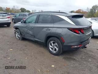 2024 Hyundai Tucson SEL z VIN 5NMJBCDE7RH338594, wystawiony jako IAAI lot #43514861 z przebiegiem 26 078 mil mil oraz . Historia ofert i sprzedaży dostępna na DreamBid. Obrazek 3.