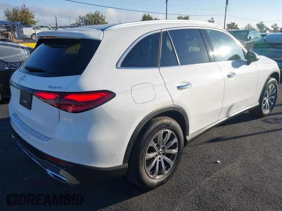 ✅ 2024 Mercedes-Benz GLC 300 • VIN: W1NKM4HBXRF199040 • Lot: 43483656. Wystawiony na IAAI z przebiegiem 10 398 mil. Bezpłatny archiwum sprzedaży aukcyjnych z USA i szczegółowy raport historii pojazdu na DreamBid. Zdjęcie 4.