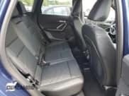 ✅ 2025 BMW X1 xDrive28i • VIN: WBX73EF01S5052479 • Lot: 63230145. Wystawiony na Copart z przebiegiem 1 439 mil. Bezpłatny archiwum sprzedaży aukcyjnych z USA i szczegółowy raport historii pojazdu na DreamBid. Zdjęcie 11.