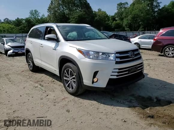 ✅ 2017 Toyota Highlander Hybrid XLE • VIN: 5TDJGRFH0HS033641 • Lot: 62172615. Listed on Copart with 56,517 mi. Free auction sales archive from the USA and detailed vehicle history report at DreamBid. Image 14.