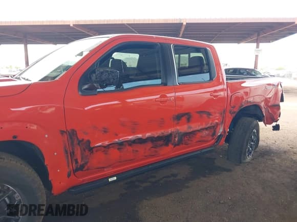 ✅ 2025 Nissan Frontier Pro-4X • VIN: 1N6ED1EK2SN609426 • Лот: 42397424. Опубликован ранее на IAAI с пробегом 675 миль. Бесплатный доступ к архиву аукционных продаж из США и подробный отчёт об истории автомобиля на DreamBid. Изображение 6.