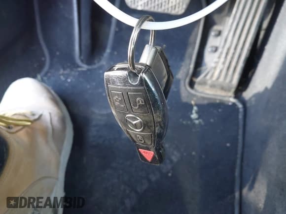 ✅ 2013 Mercedes-Benz GLK 350 • VIN: WDCGG8JB8DG109077 • Lot: 43320652. Wystawiony na IAAI z przebiegiem 218 075 mil. Bezpłatny archiwum sprzedaży aukcyjnych z USA i szczegółowy raport historii pojazdu na DreamBid. Zdjęcie 11.