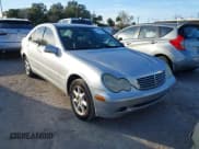 ✅ 2002 Mercedes-Benz C 230/260/280/320 • VIN: WDBRF61J12F141044 • Lot: 41424841. Wystawiony na IAAI z przebiegiem 304 862 mil. Bezpłatny archiwum sprzedaży aukcyjnych z USA i szczegółowy raport historii pojazdu na DreamBid. Zdjęcie 6.