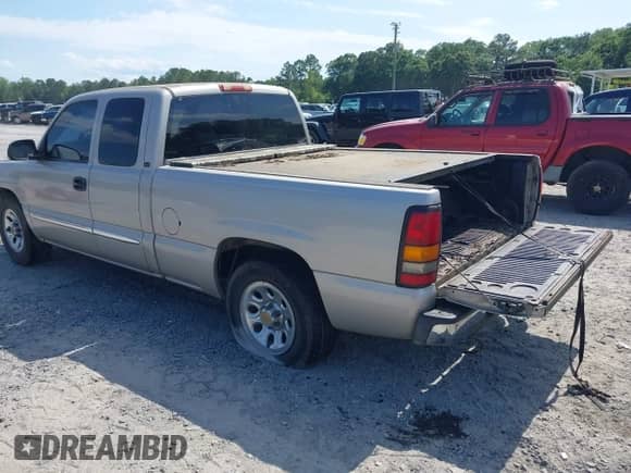 2007 GMC Sierra 1500 SLE1 with VIN 1GTEC19V77Z190323, listed as a IAAI auction lot 42326657 with 195,979 mi miles and . Bid and sale history available at DreamBid. Image 3.
