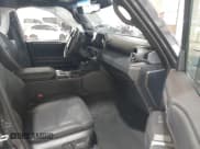 ✅ 2025 Toyota Land Cruiser 1958 Edition • VIN: JTEABFAJ9S5012075 • Lot: 42774869. Wystawiony na IAAI z przebiegiem 5 755 mil. Bezpłatny archiwum sprzedaży aukcyjnych z USA i szczegółowy raport historii pojazdu na DreamBid. Zdjęcie 5.