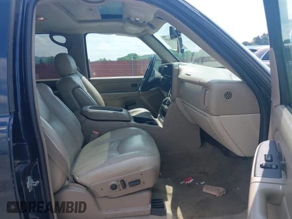 ✅ 2004 Chevrolet Suburban LT • VIN: 1GNFK16Z44J177576 • Lot: 42469659. Listed on IAAI with 272,849 mi. Free auction sales archive from the USA and detailed vehicle history report at DreamBid. Image 5.