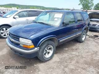 2000 Chevrolet Blazer LT z VIN 1GNCS13W7Y2137022, wystawiony jako IAAI lot #42617093 z przebiegiem 167 678 mil mil oraz . Historia ofert i sprzedaży dostępna na DreamBid. Obrazek 2.