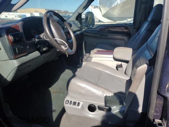 ✅ 2005 Ford F-350 XL • VIN: 1FTWW33P25EB09301 • Лот: 52467384. Опубликован ранее на Copart с пробегом 181 292 миль. Бесплатный доступ к архиву аукционных продаж из США и подробный отчёт об истории автомобиля на DreamBid. Изображение 7.