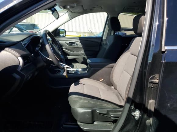 ✅ 2019 Chevrolet Traverse LS • VIN: 1GNEVFKW8KJ129264 • Lot: 91972905. Wystawiony na Copart z przebiegiem 71 274 mil. Bezpłatny archiwum sprzedaży aukcyjnych z USA i szczegółowy raport historii pojazdu na DreamBid. Zdjęcie 7.